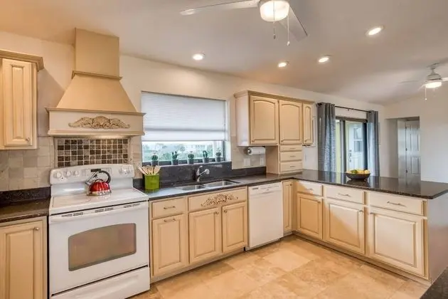 Ev (Sunshine Daydream)