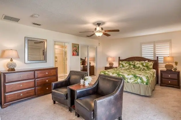 Ev (Sunshine Daydream)