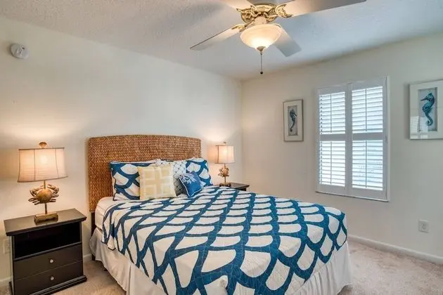 Ev (Sunshine Daydream)