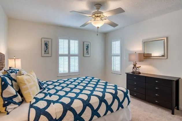 Ev (Sunshine Daydream)