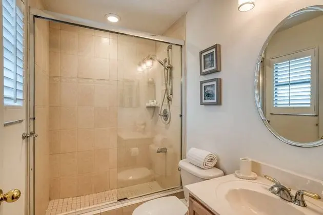 Ev (Sunshine Daydream)