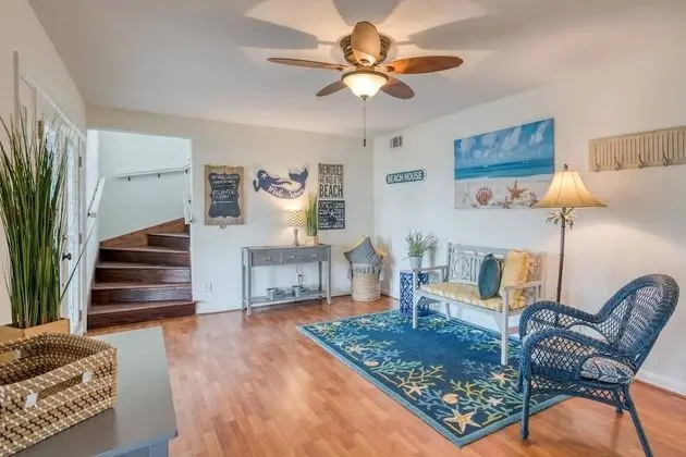 Ev (Sunshine Daydream)