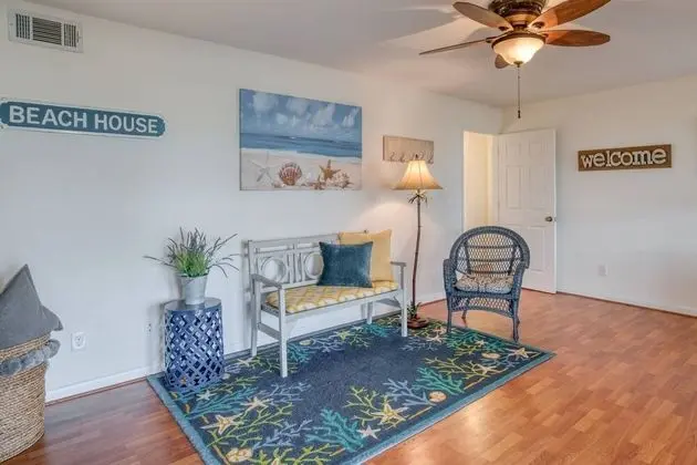 Ev (Sunshine Daydream)