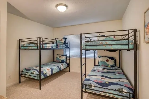 Ev (Sunshine Daydream)