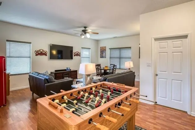 Ev (Sunshine Daydream)