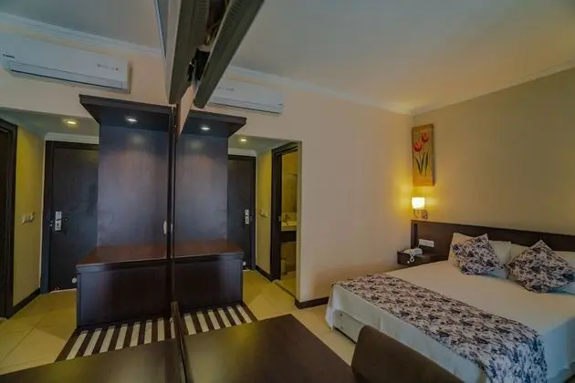 Standard Tek Büyük veya İki Ayrı Yataklı Oda, 1 Yatak Odası, Bahçe Manzaralı