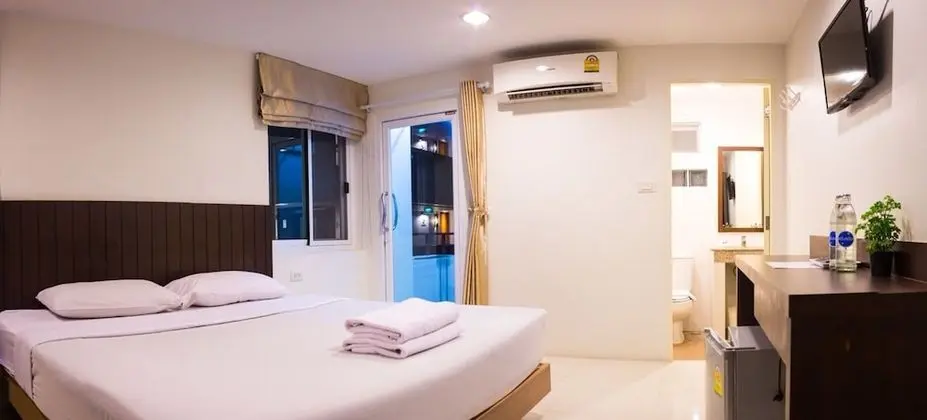 Budget Double With Window