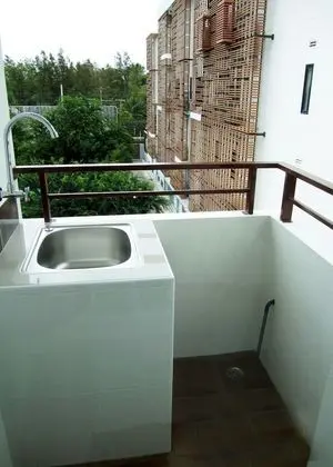 Budget Double With Window