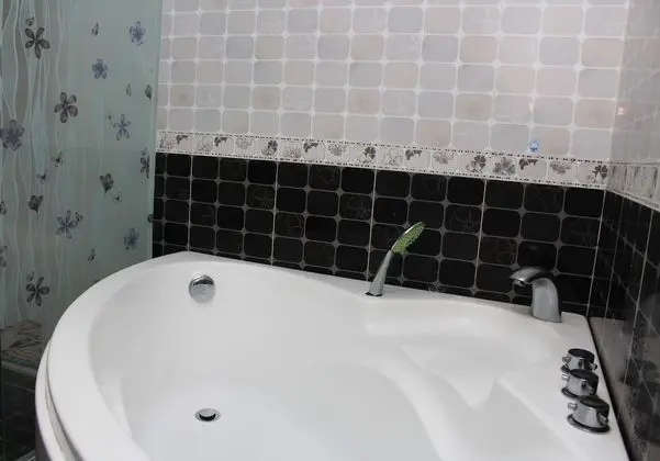 Deluxe Tek Büyük Yataklı Oda, Küvet