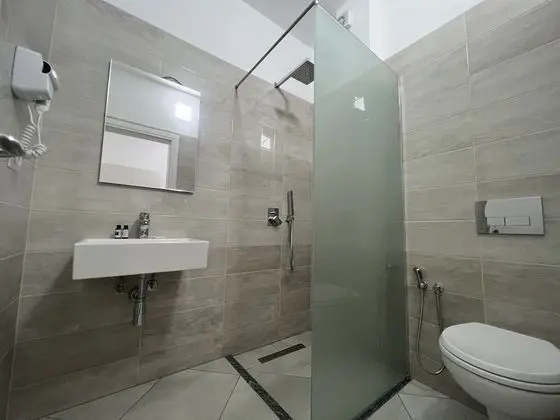 Üç Kişilik Oda, Balkon