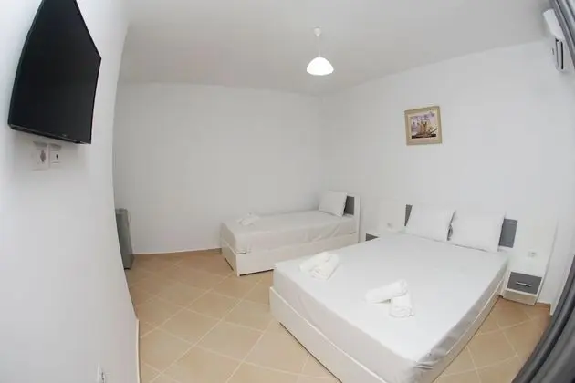 Üç Kişilik Oda, Balkon