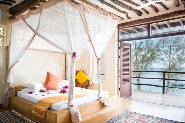 Deluxe Ocean Front Suite