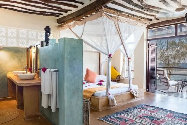 Deluxe Ocean Front Suite