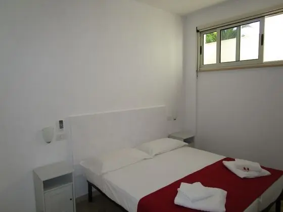 Tek Büyük Yataklı Oda (Basement Room)