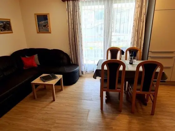 Ev