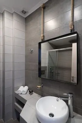 Superior Tek Büyük Yataklı Oda, Havuz Manzaralı