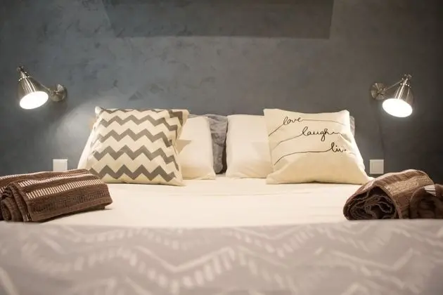 Comfort Tek Büyük Yataklı Oda, Ortak Banyo (With Balcony)(Turquoise)