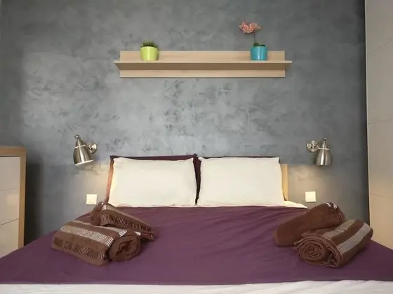 Comfort Tek Büyük Yataklı Oda, Ortak Banyo (With Balcony)(Turquoise)