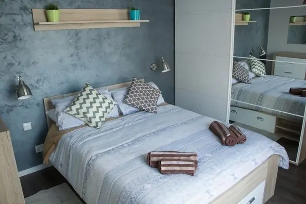 Comfort Tek Büyük Yataklı Oda, Ortak Banyo (With Balcony)(Turquoise)