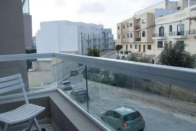 Comfort Tek Büyük Yataklı Oda, Ortak Banyo (With Balcony)(Turquoise)