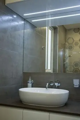 Comfort Tek Büyük Yataklı Oda, Ortak Banyo (With Balcony)(Turquoise)