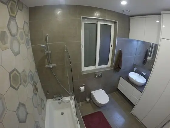 Comfort Tek Büyük Yataklı Oda, Ortak Banyo (With Balcony)(Turquoise)