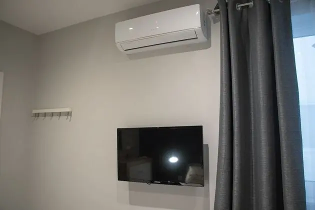 Tek Büyük Yataklı Oda, Ortak Banyo (Lime)