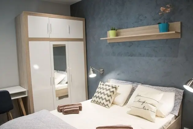 Tek Büyük Yataklı Oda, Ortak Banyo (Lime)