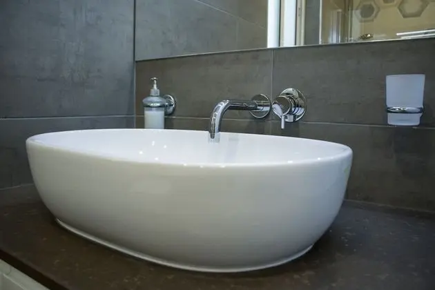 Tek Büyük Yataklı Oda, Ortak Banyo (Lime)