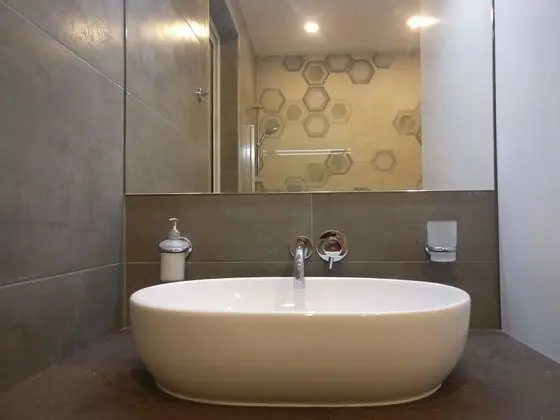 Tek Büyük Yataklı Oda, Ortak Banyo (Lime)
