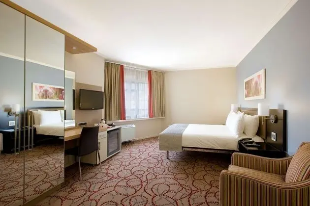 Standard Queen Room