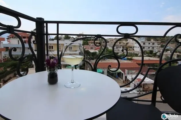 Tek Büyük Yataklı Oda, Balkon