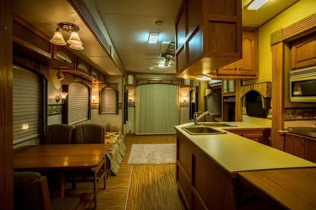 Caravan - Run of House