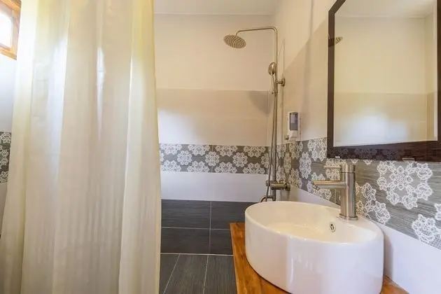 Deluxe Üç Kişilik Oda, Havuz Manzaralı