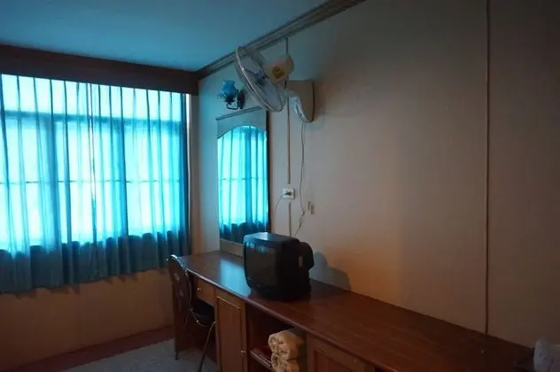 Standard Twin Bed - Fan Room