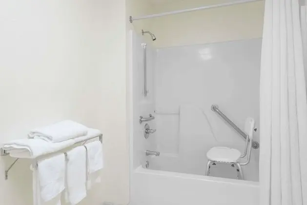 Oda, 1 En Büyük (King) Boy Yatak, Engellilere Uygun, Sigara İçilmez (Mobility)