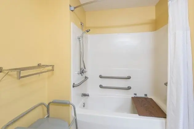 Oda, 1 Büyük (Queen) Boy Yatak, Sigara İçilmez (Mobility Accessible)