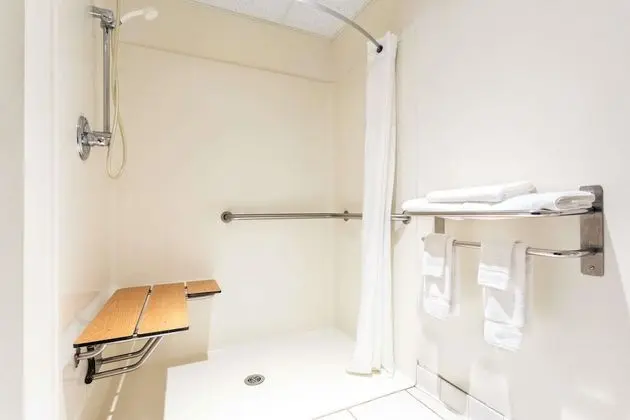 Oda, 1 Çift Kişilik Yatak, Engellilere Uygun, Sigara İçilmez