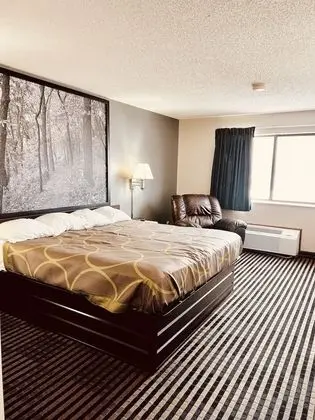 Oda, 1 Büyük (Queen) Boy Yatak, Engellilere Uygun, Sigara İçilmez