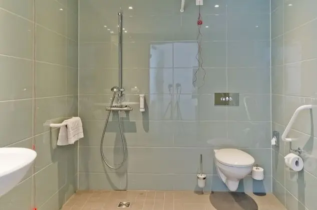 Standard Tek Büyük Yataklı Oda (2 Adjacent)