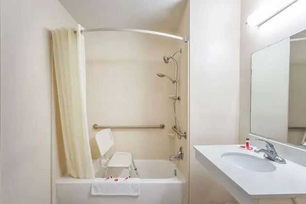 Engellilere uygun banyo