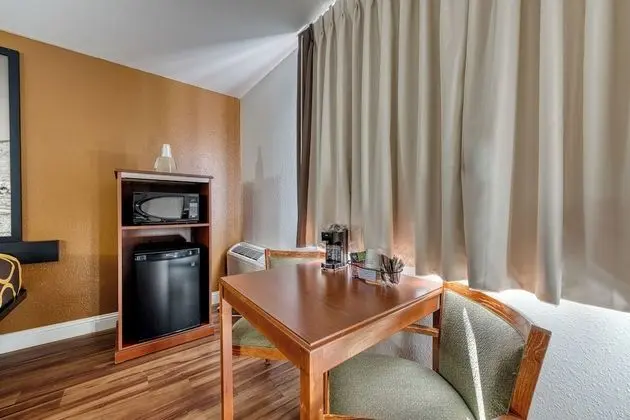 Oda, 2 Büyük (Queen) Boy Yatak, Sigara İçilmez