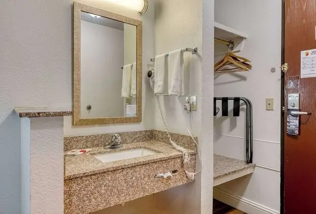 Oda, 2 Büyük (Queen) Boy Yatak, Sigara İçilmez