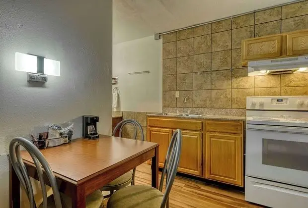 Süit, 2 Büyük (Queen) Boy Yatak, Sigara İçilmez, Mutfak