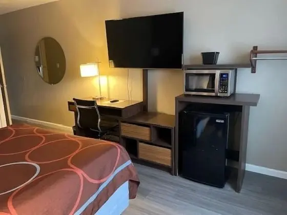 Oda, 1 Büyük (Queen) Boy Yatak, Engellilere Uygun, Sigara İçilmez (Mobility)