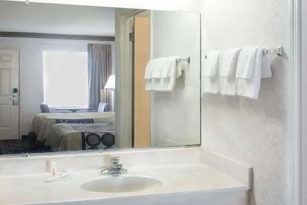 Tek Büyük Yataklı Oda, 2 Çift Kişilik Yatak