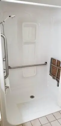 Oda, 2 Çift Kişilik Yatak, Engellilere Uygun, Sigara İçilmez (Mobility, Bathtub w/Grab Bars)