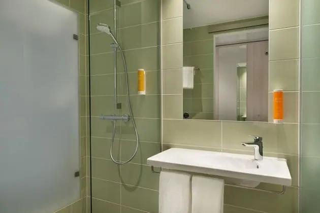 Standard Tek Büyük Yataklı Oda (Adjoining)