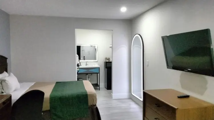 Oda, 1 Büyük (Queen) Boy Yatak, Sigara İçilmez