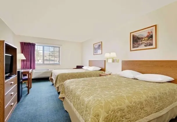 Oda, 2 Büyük (Queen) Boy Yatak, Sigara İçilmez (Efficiency)